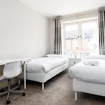 Elegant 5-Bed Home By Sea & City, Parking & Garden - Ideal For Long Stays