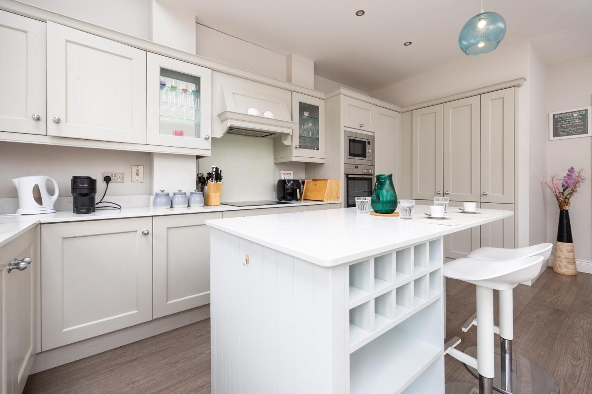 Elegant 5-bed By Sea & City, Parking & Garden - Ideal For Long Dublin