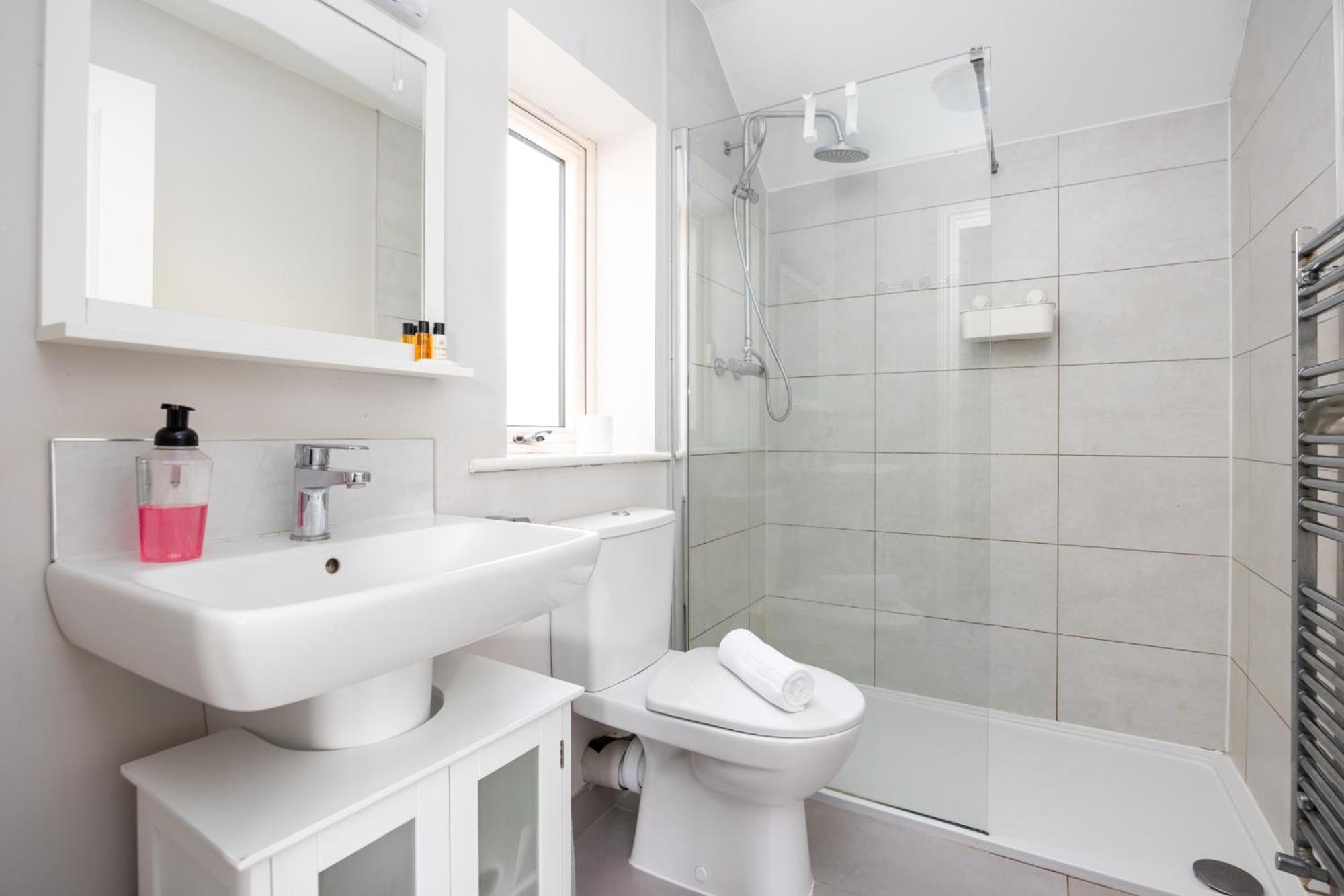 Elegant 5-bed By Sea & City, Parking & Garden - Ideal For Long * Dublin