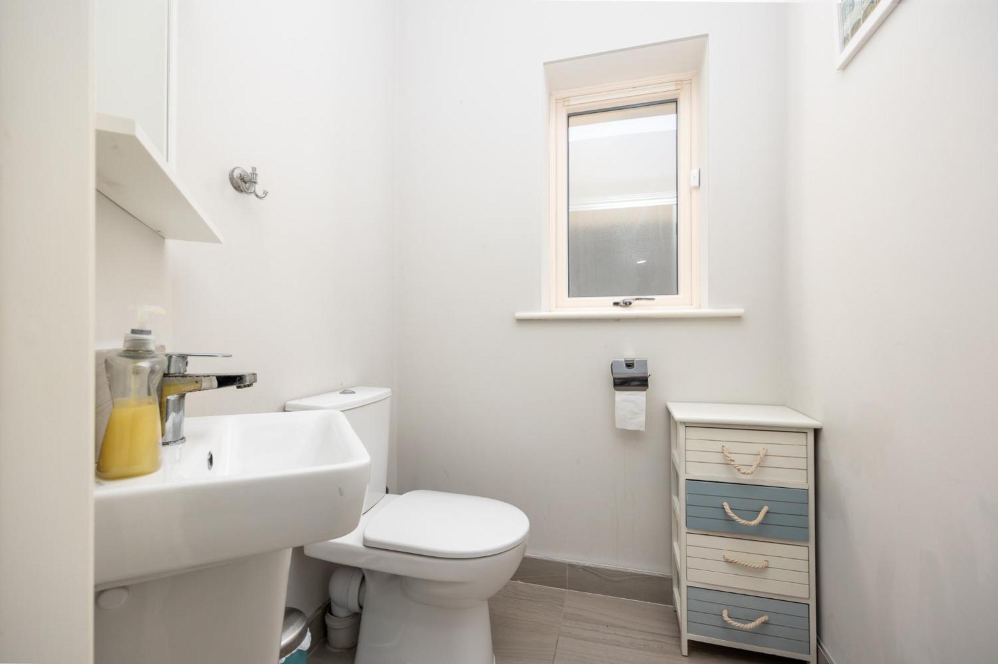 Elegant 5-bed By Sea & City, Parking & Garden - Ideal For Long *