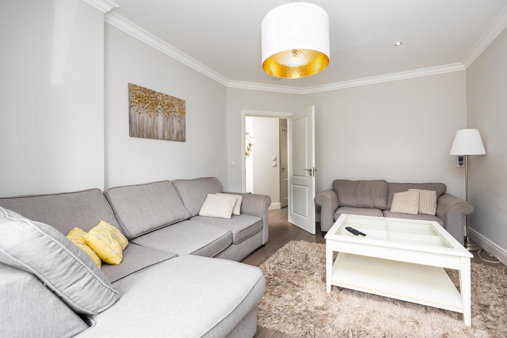 Elegant 5-bed By Sea & City, Parking & Garden - Ideal For Long