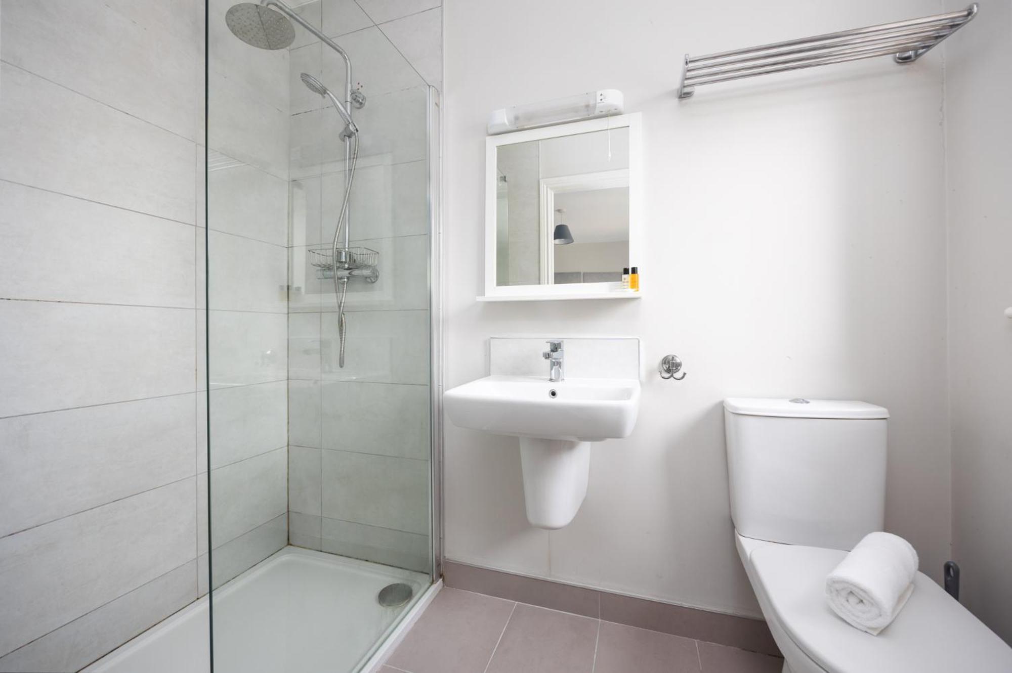 Hébergement de vacances Elegant 5-bed By Sea & City, Parking & Garden - Ideal For Long *
